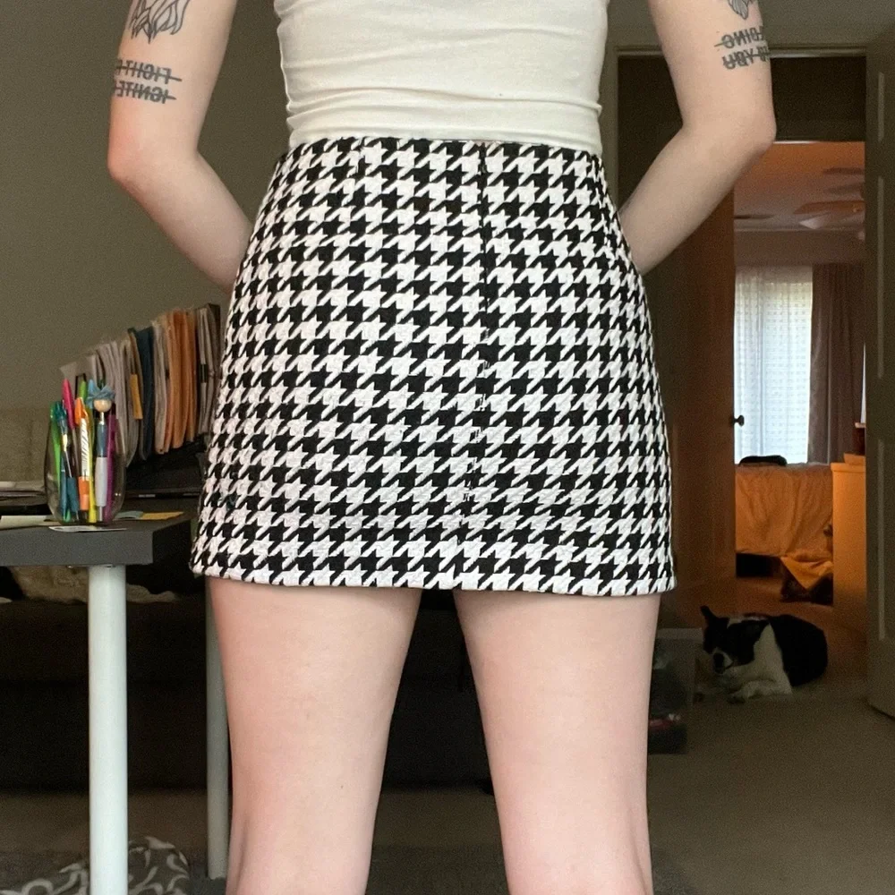 ♠️ Houndstooth Mini Skirt - Picture 4 of 6